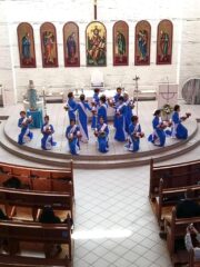 Blomsterdans til ære for Jomfru Maria