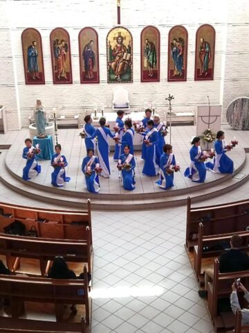 Blomsterdans til ære for Jomfru Maria